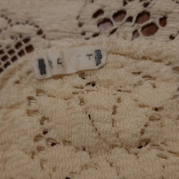 Vintage Ivory Lace Tablecloth by Quaker - Picture 4 of 13